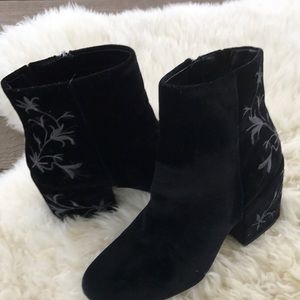 NWOT KENNETH COLE CrushedVelvet Ankle Boots